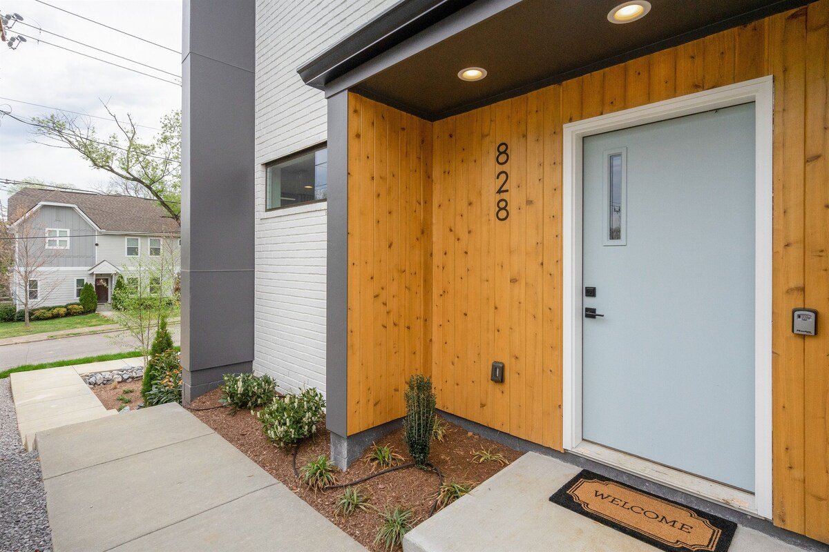 Rooftop Fire Pit ~ Bach Parties ~ Sleeps 24! gallery image 3