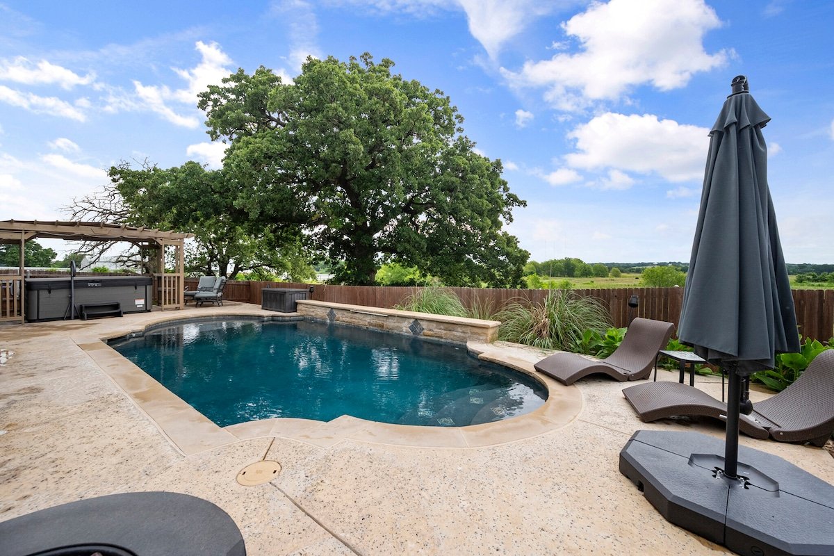 ★Private Modern Pool Home ★ Backyard Vibes + More! gallery image 2