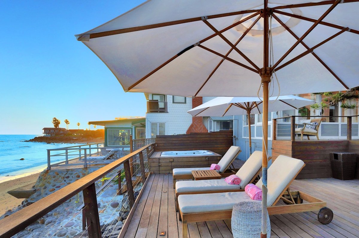 Oceanfront Malibu home gallery image 3