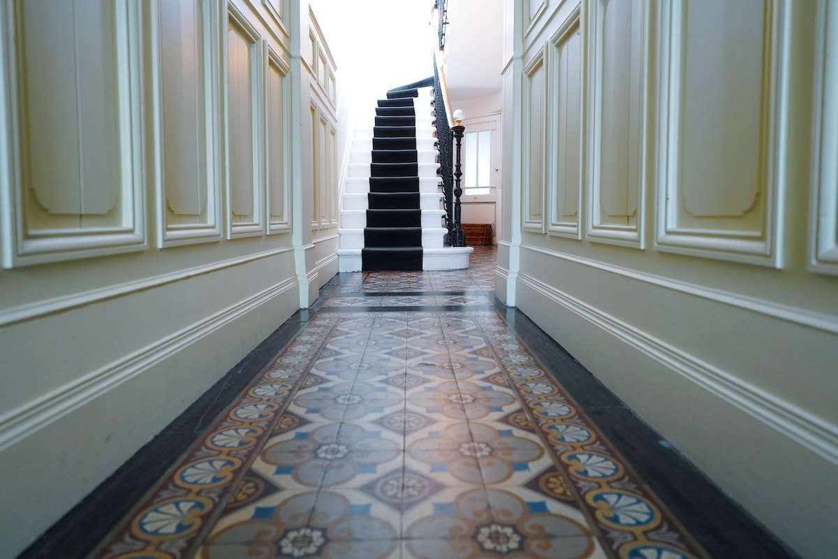 Bel immeuble 250m2 + cour en hyper-centre Bordeaux gallery image 3