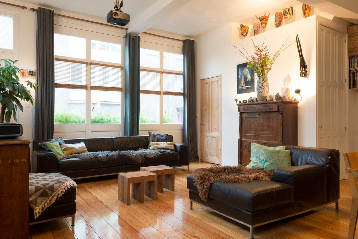 Center, 2 storey cornerhouse, 4 BR, Canalview! gallery image 3