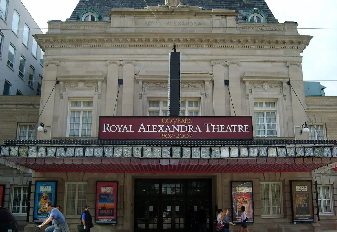 Luxury 3BD Condo by Rogers Cntr, CN Twr, FREE Park gallery image 5