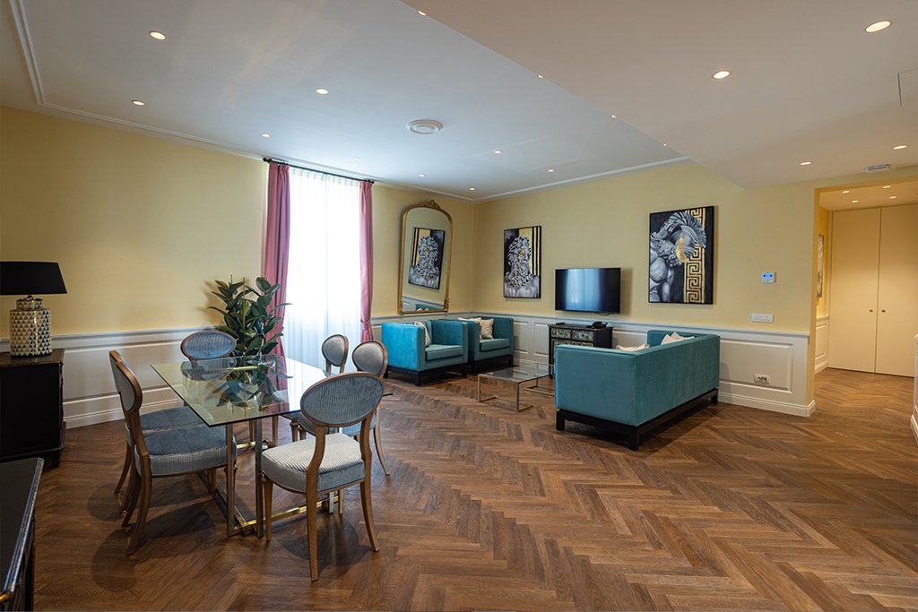 Luxury Uffizi View • Historic Palazzo • 3 Suites