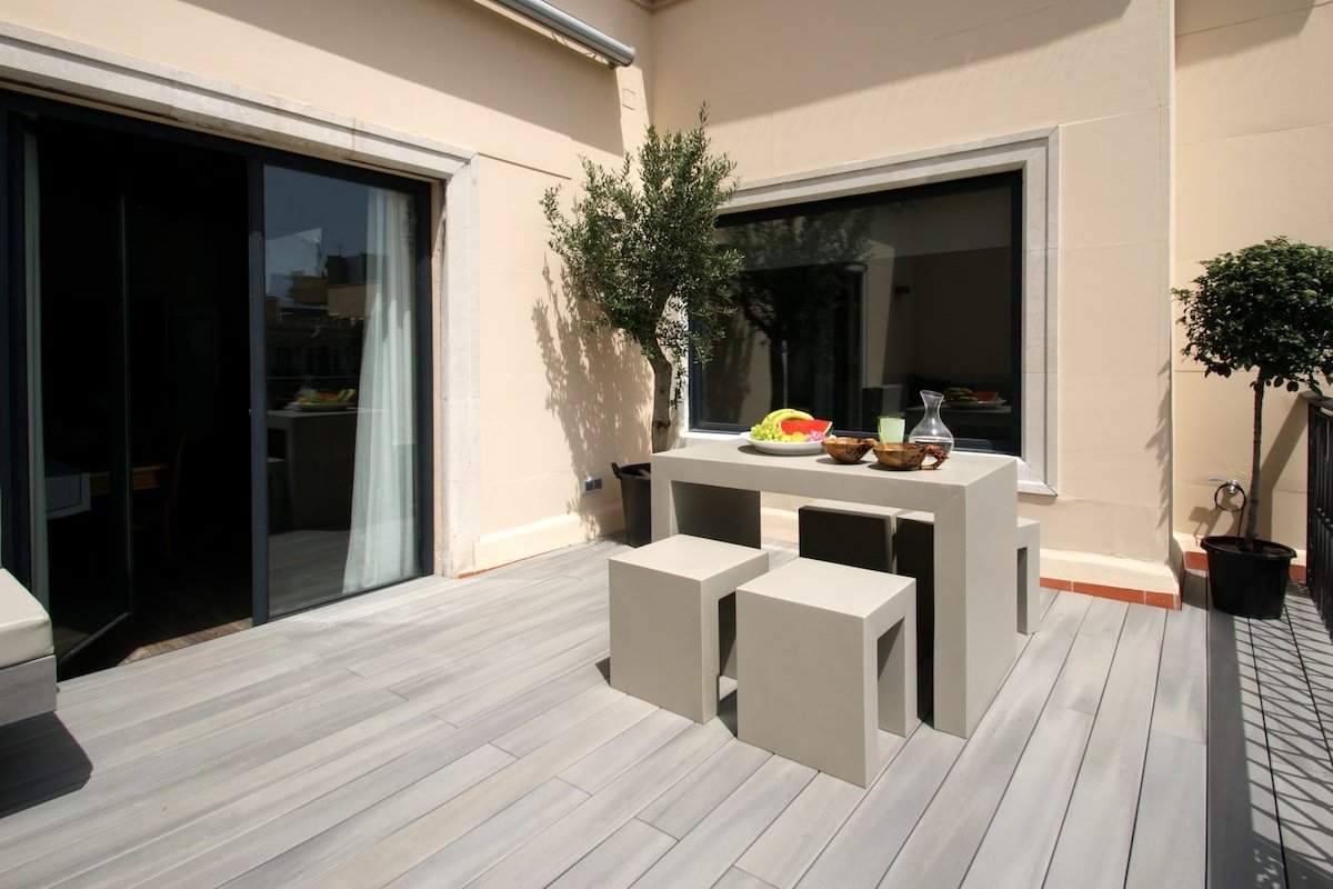 AMAZING TWO BEDROOM APARTMENT WITH PRIVATE TERRACE gallery image 2