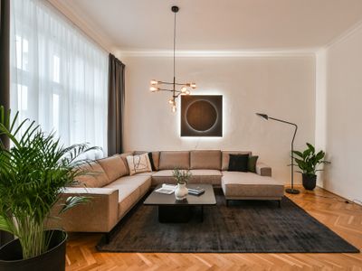 Charming Stylish 3BR Apartment by Stepan No. 6