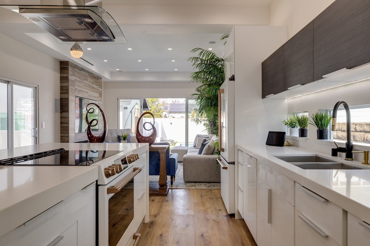 Luxury Villa Los Angeles 5 BD & Pool gallery image 5