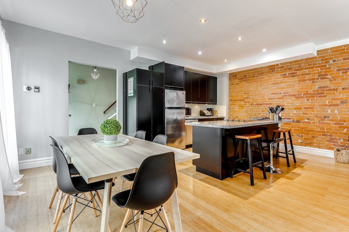 Spacious Loft w/ Victorian Charm & Balcony! gallery image 2