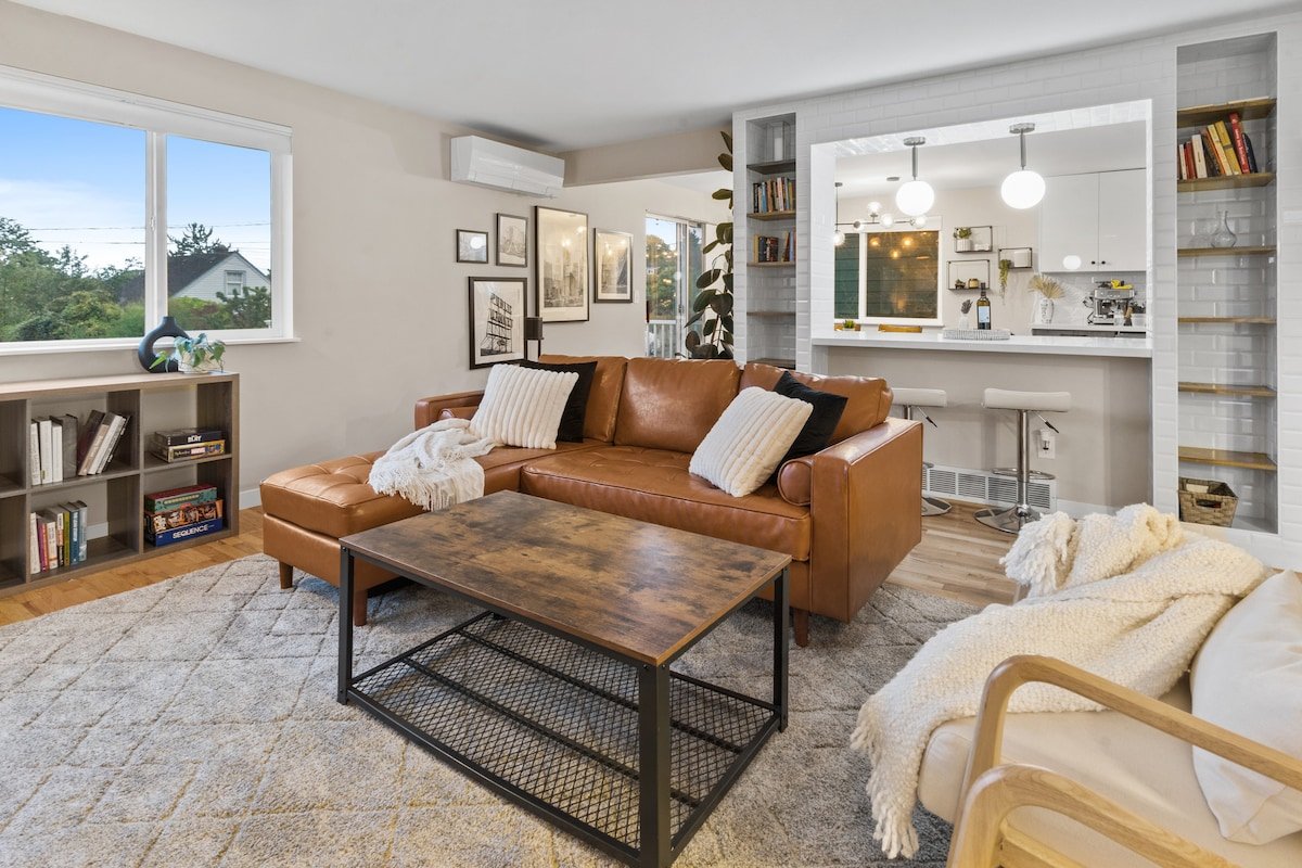 Modern for Families w/ AC | 5BR 3BA | Central SEA gallery image 4