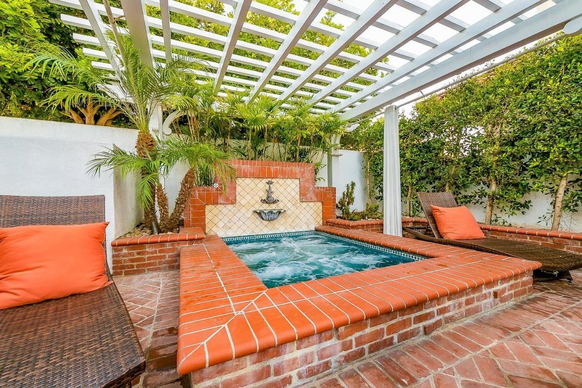 3BR | Oceanfront Paradise | Spa | Private Yard! gallery image 4