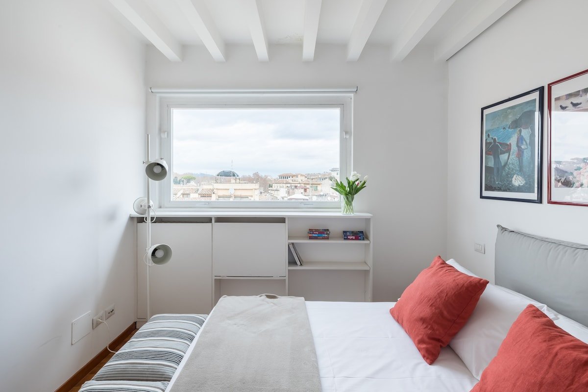 Amazing penthouse & private terrace in Trastevere gallery image 5