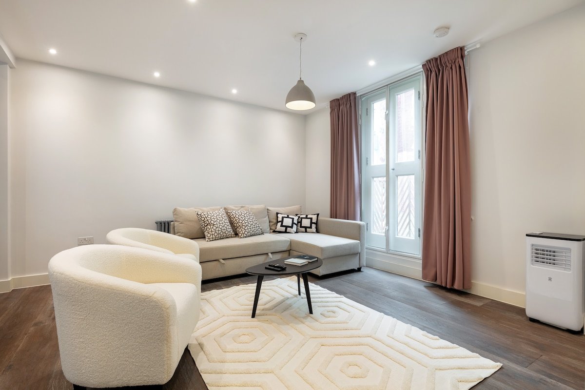 The Covent Garden Boutique gallery image 3