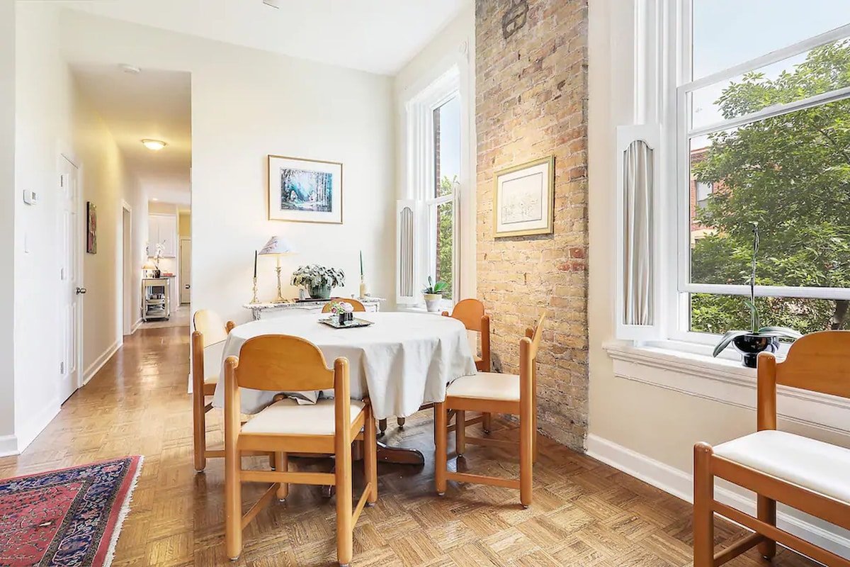 ❤︎ of Lincoln Park | 11ft Ceiling | 1,750ft² | W/D gallery image 5