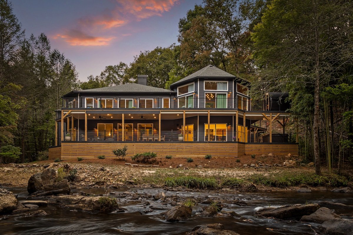 lA Rare Holiday Opening at Driftwood Rapids Villa!