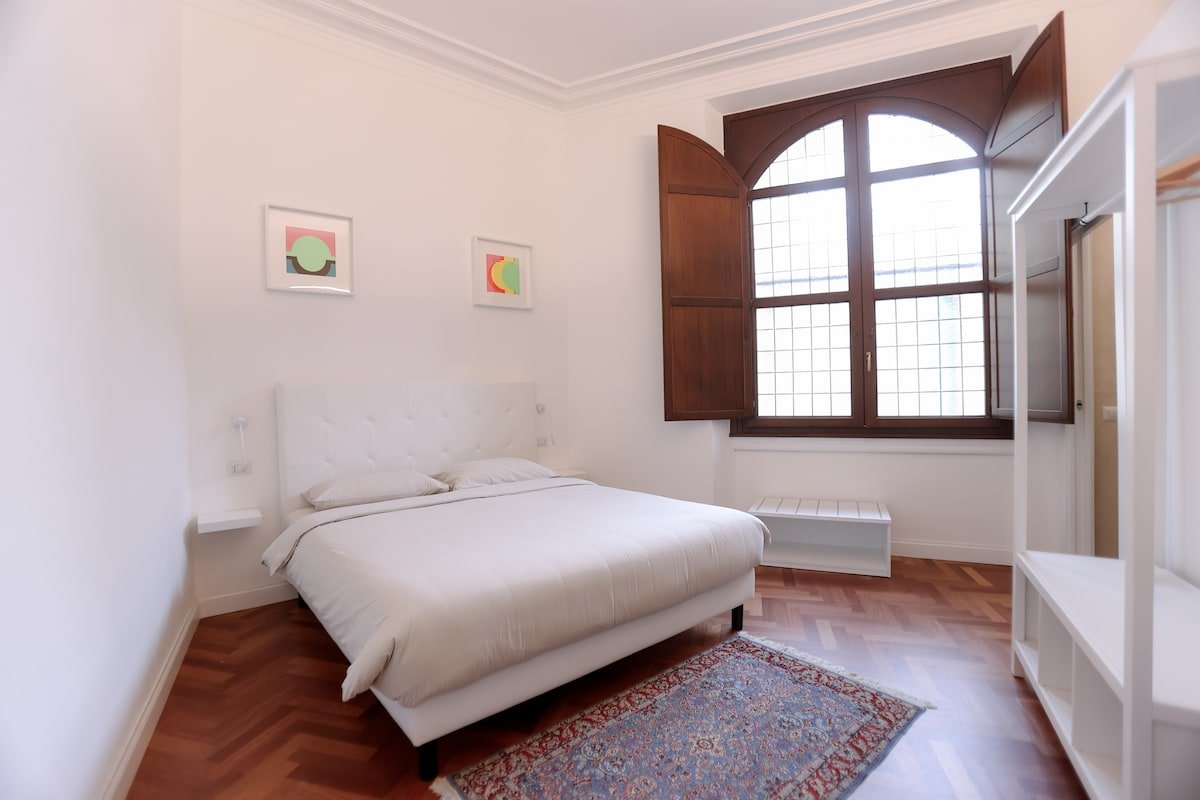 4 Bedrooms +4 Bathrooms+ LIFT | Novella Boutique gallery image 4