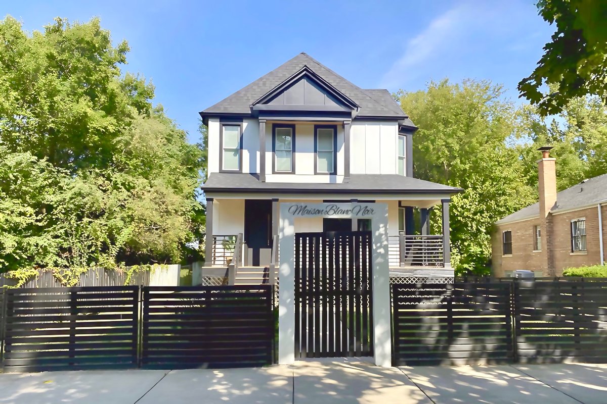 “Maison Blanc Noir” ~ Chicago Mansion w/ King Beds