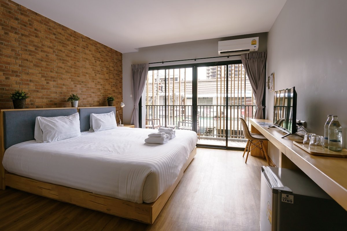 Amazing! 5 Private BR , MRT Huai-Khwang ,Free WiFi gallery image 2