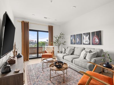 Songbird Retreat – Rock, Swim, Walk to Broadway