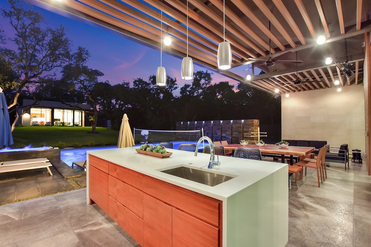 Above Pinnacle I Modern Luxury | Pool & Spa | Casi gallery image 5