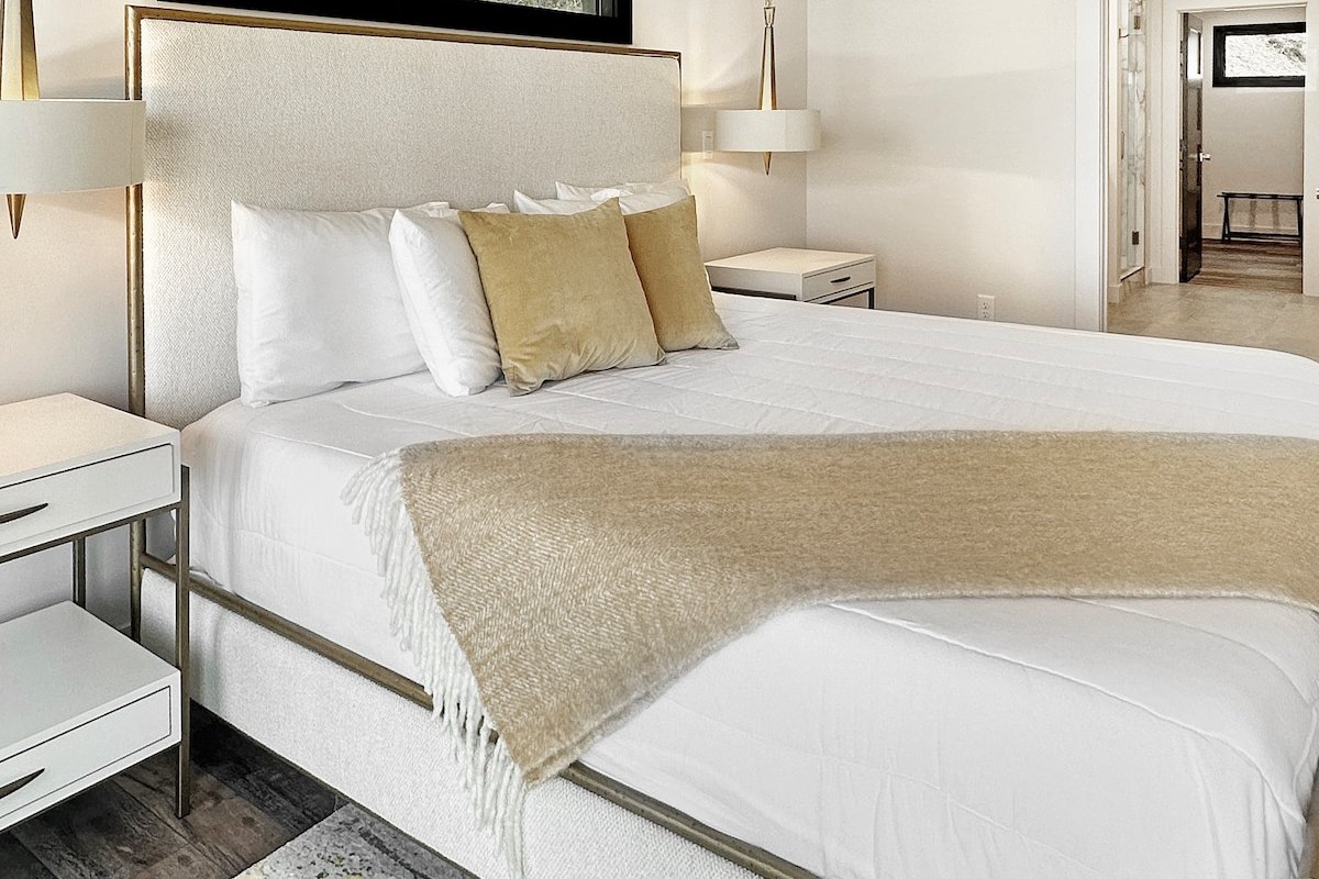 sunset view, hot tub, wood firepit, lawn for games gallery image 5