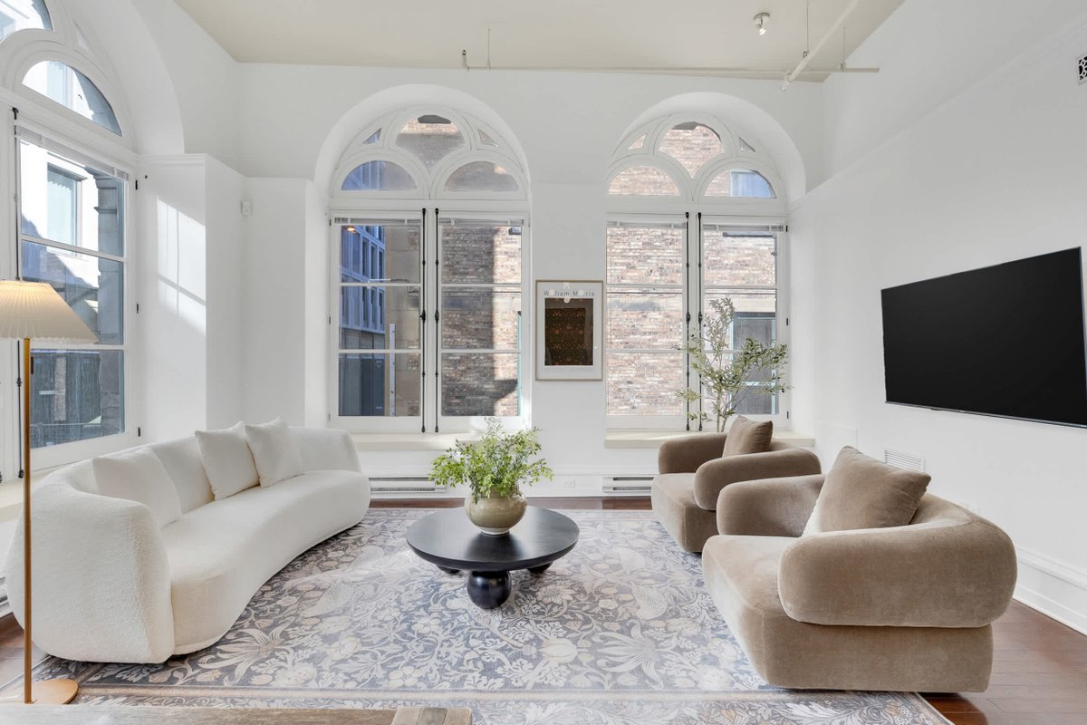 Elegant 2 level 3BD-3BA Old Mtl-Pool table&Parking