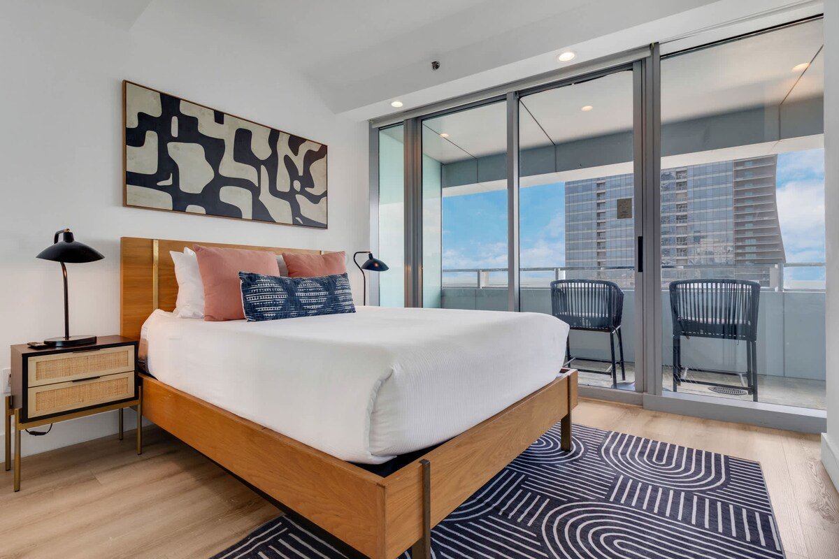 2-Story 3BD Brickell Penthouse | Heated Pool | Gym gallery image 3