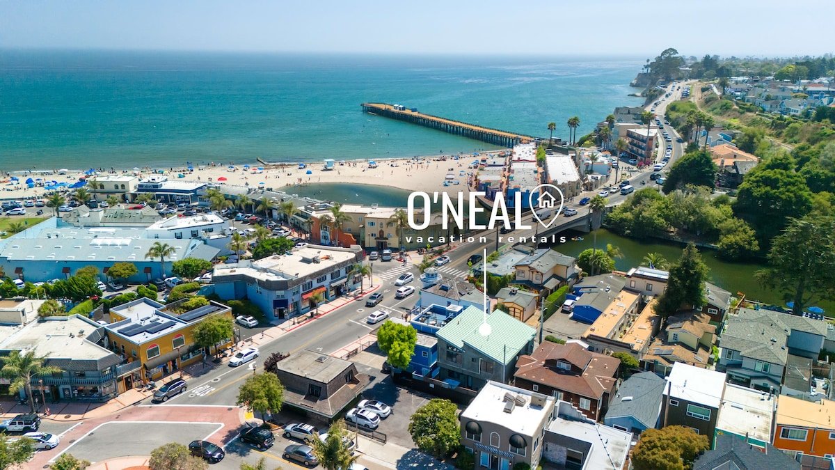 4 Bedroom Luxury in Capitola Village w/ parking! gallery image 2