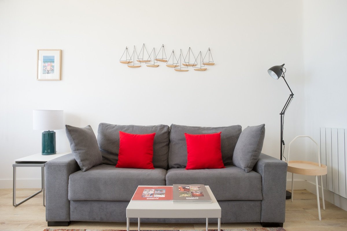 Mirador Zurriola, beach front gallery image 3