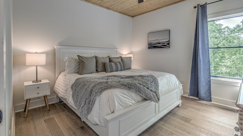 Juniper Ridge- River&Golf View, HotTub, Mtn Luxury gallery image 4