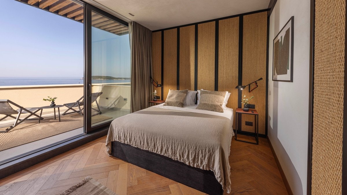 Beachfront, Gym, Sauna | Villa Atreeum Excelsior gallery image 4