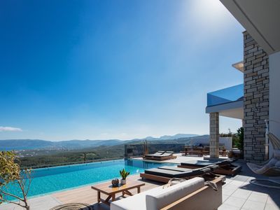 Villa Argyrie, heated pool, playground, luxury
