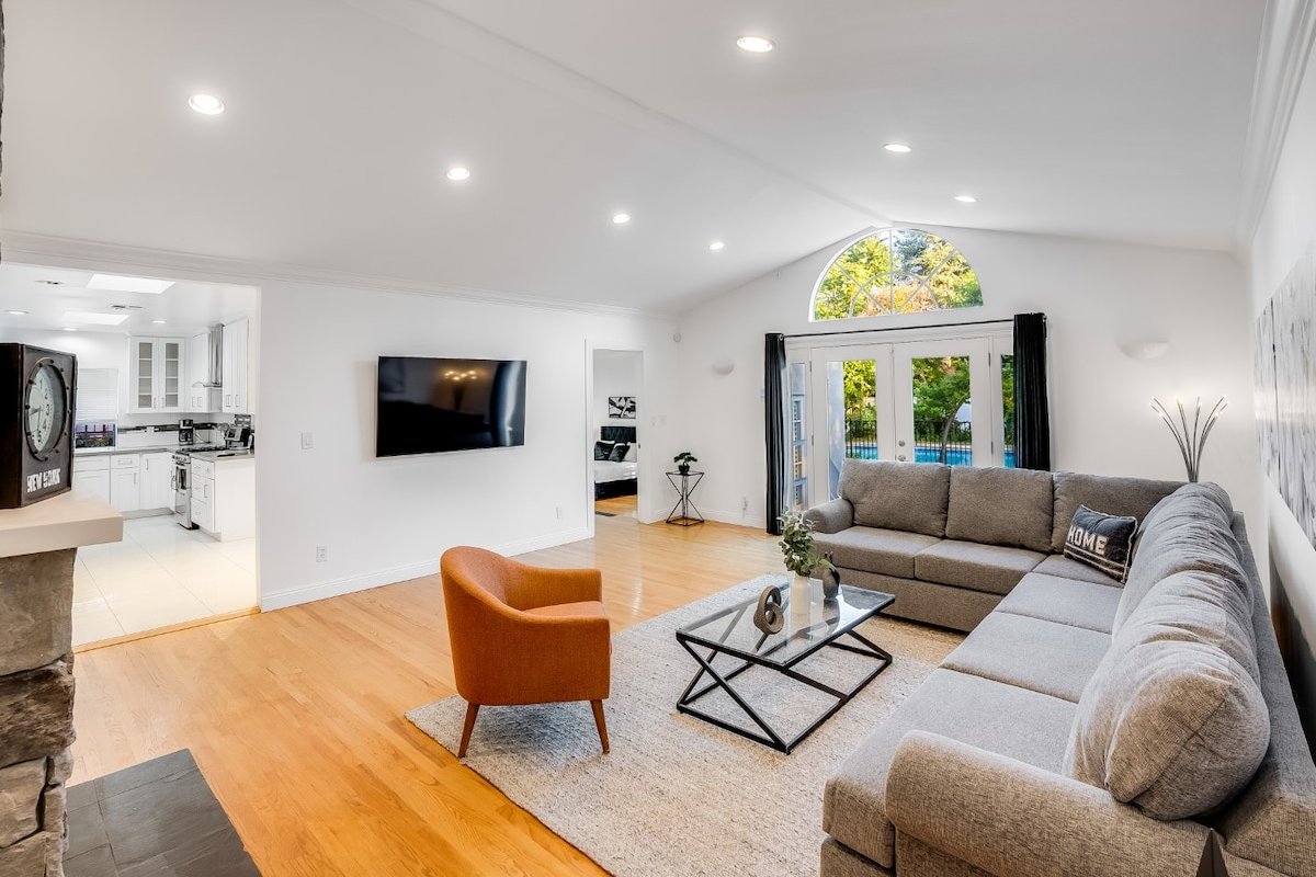 4 Bedroom house with pool / Prime location gallery image 2