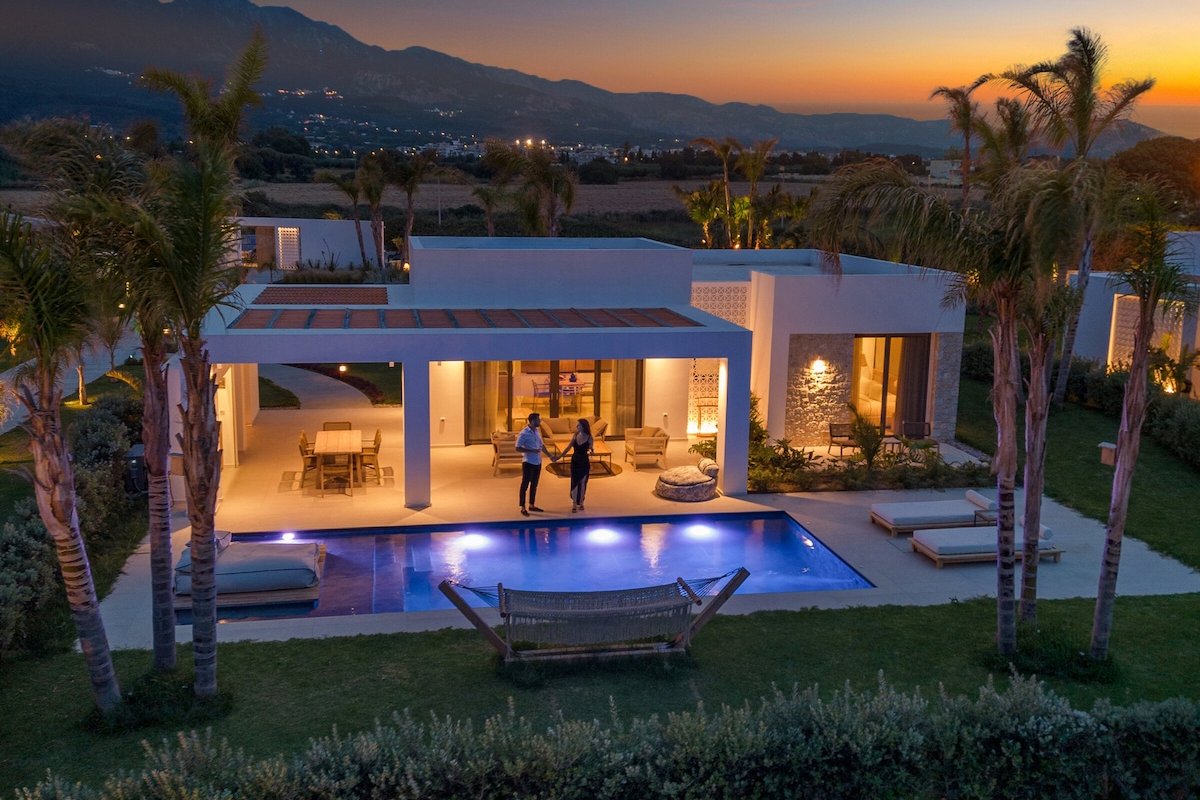 TAF All Villas Beachfront – Two Bedroom &TESLA i gallery image 4