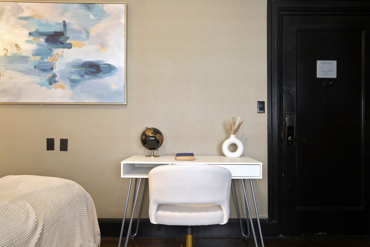 The Gatsby Apartment gallery image 5