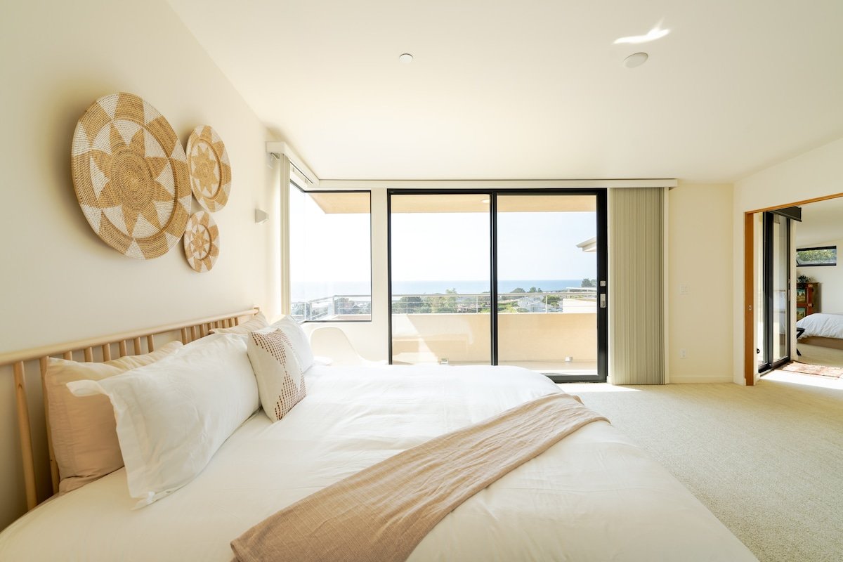 Stunning 5BR Terrace Home | Incredible Ocean Views gallery image 4