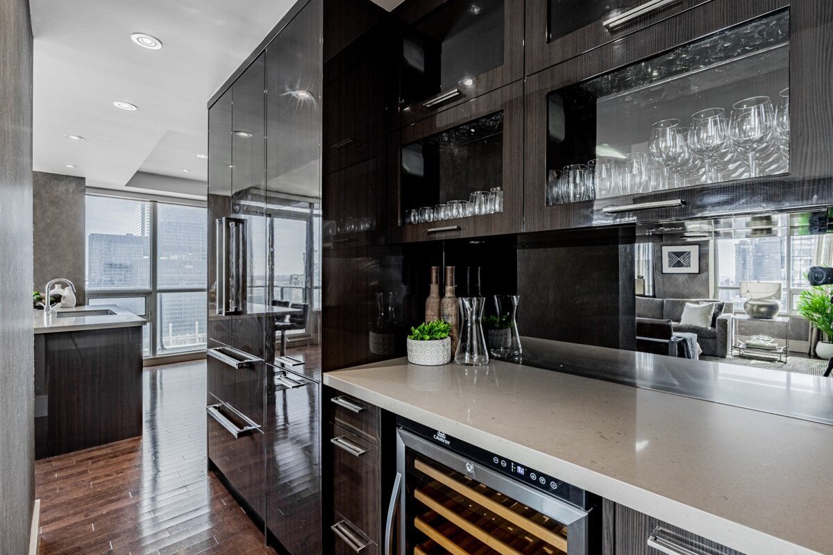 Sky high Luxury in 416 Lots of Space gallery image 5