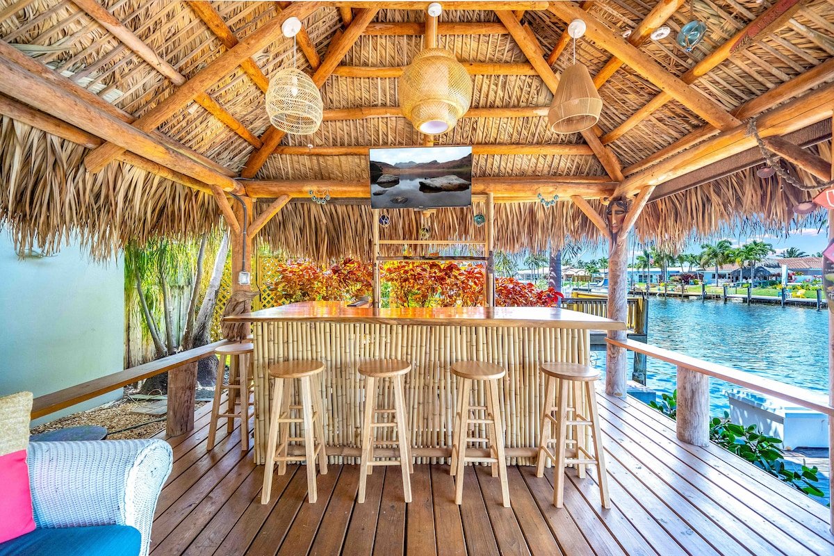 Heated Pool + Kayaks! Tiki Hut & Close To Beach! gallery image 3