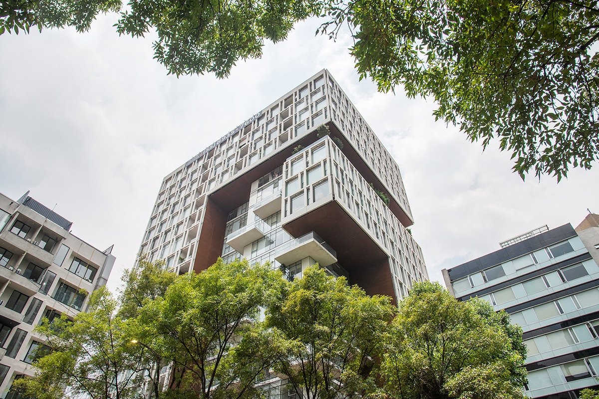 Highrisecondo terrace hotcoldtubs WiFi400Mbps gallery image 4