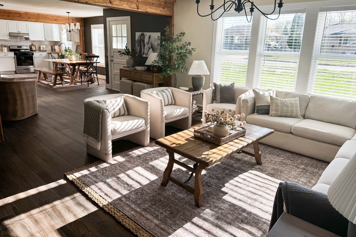 Cozy home, Central Location, King Bed gallery image 2