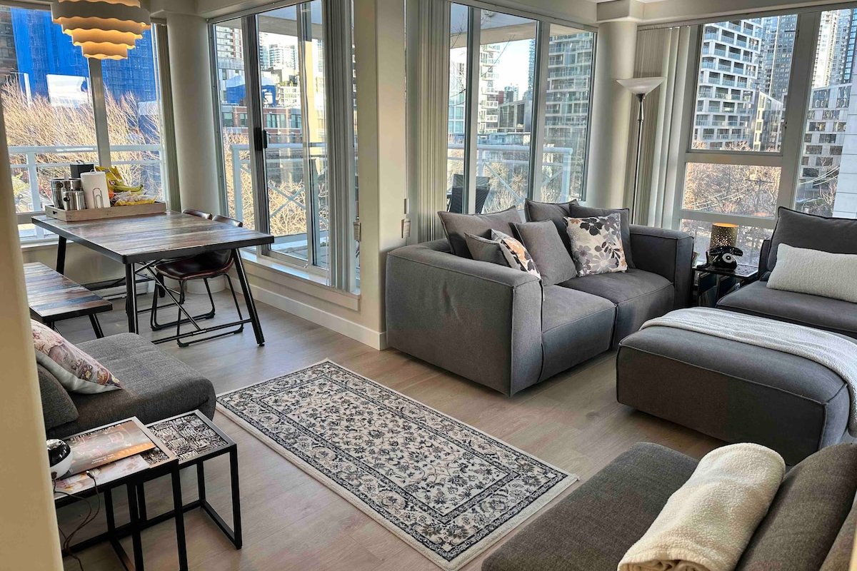 Entire Penthouse Floor with Views | Decks gallery image 5