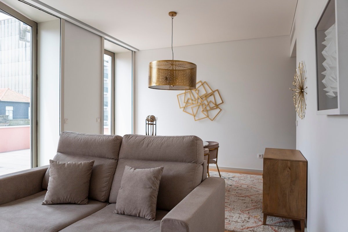 Luxurious Modern Apartment for a family gallery image 4