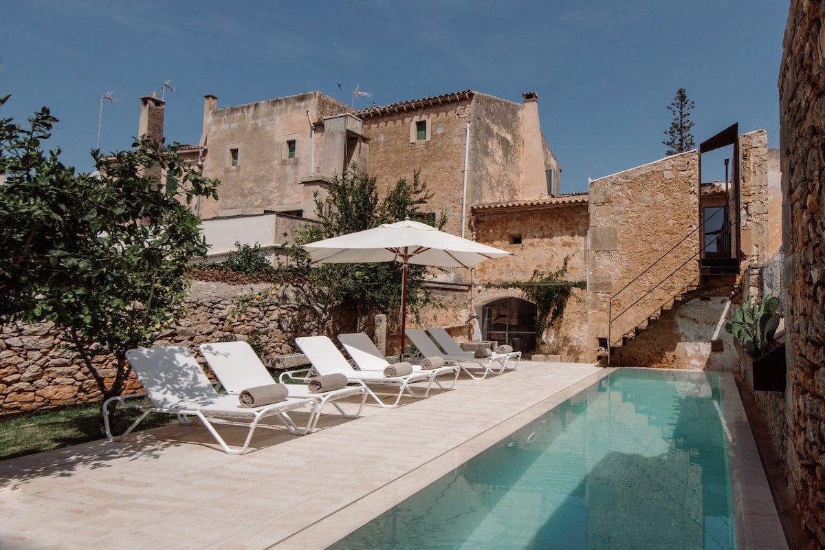 Cosy Townhouse with Soul | Summer & Winter Retreat gallery image 2