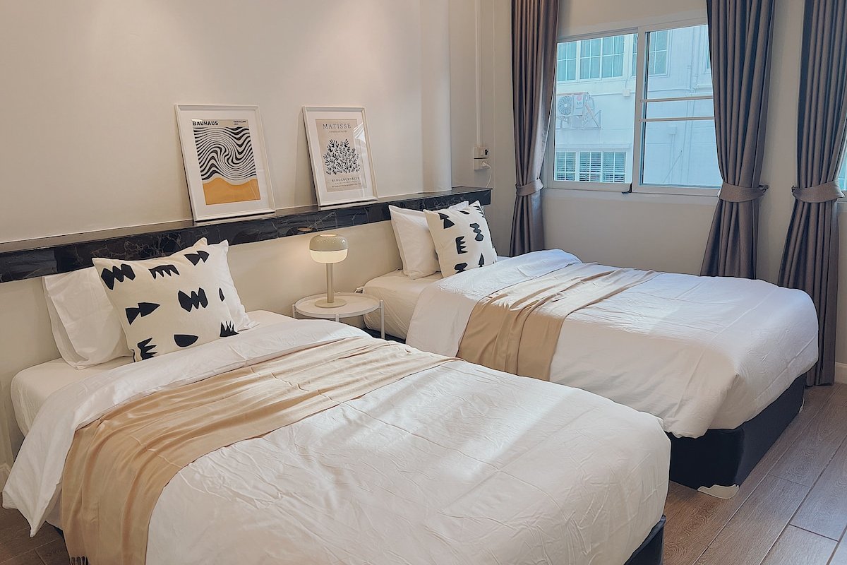 1 min walk to BTS/6bedrooms/Large Group friedly gallery image 3