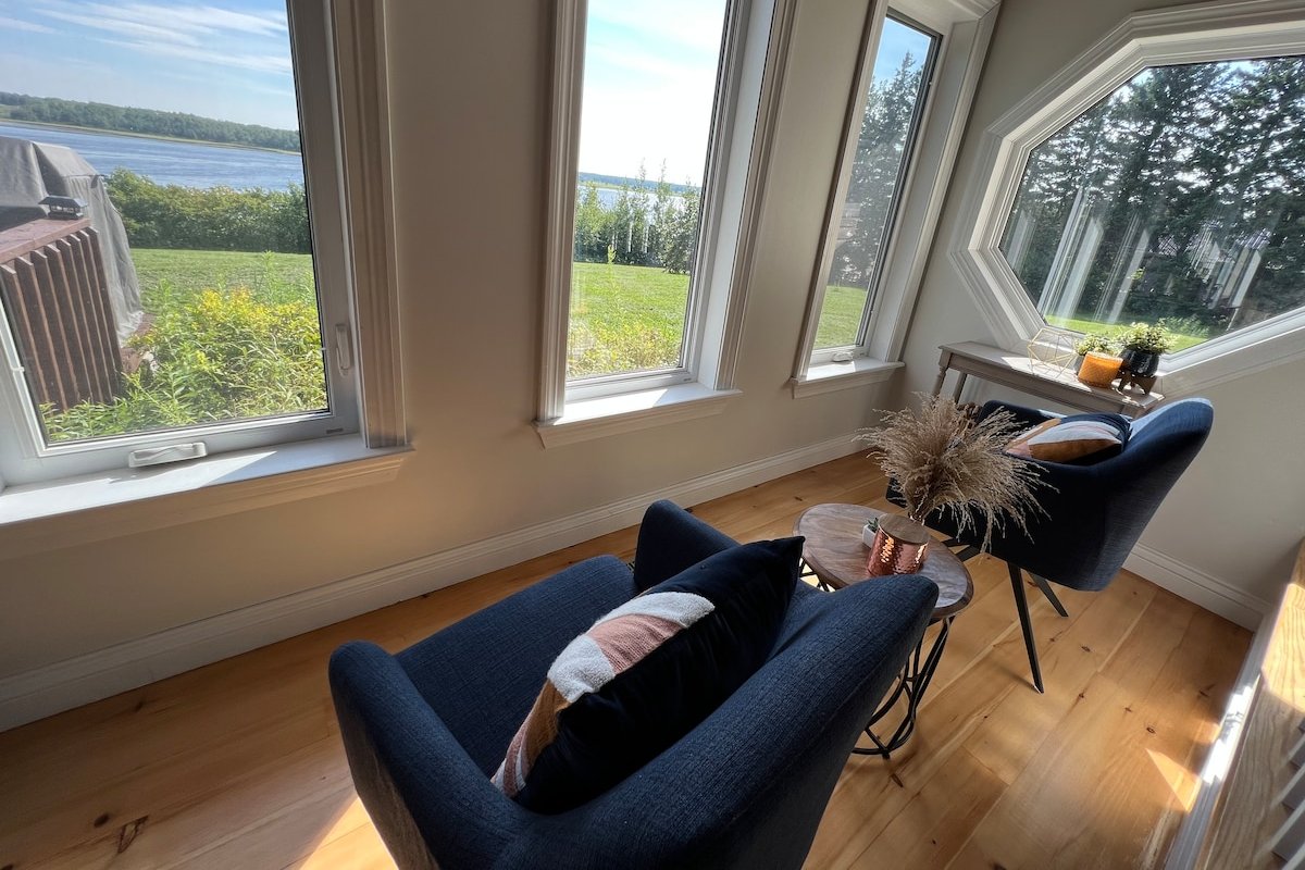 *Once Upon a Tide* Waterfront Escape gallery image 5