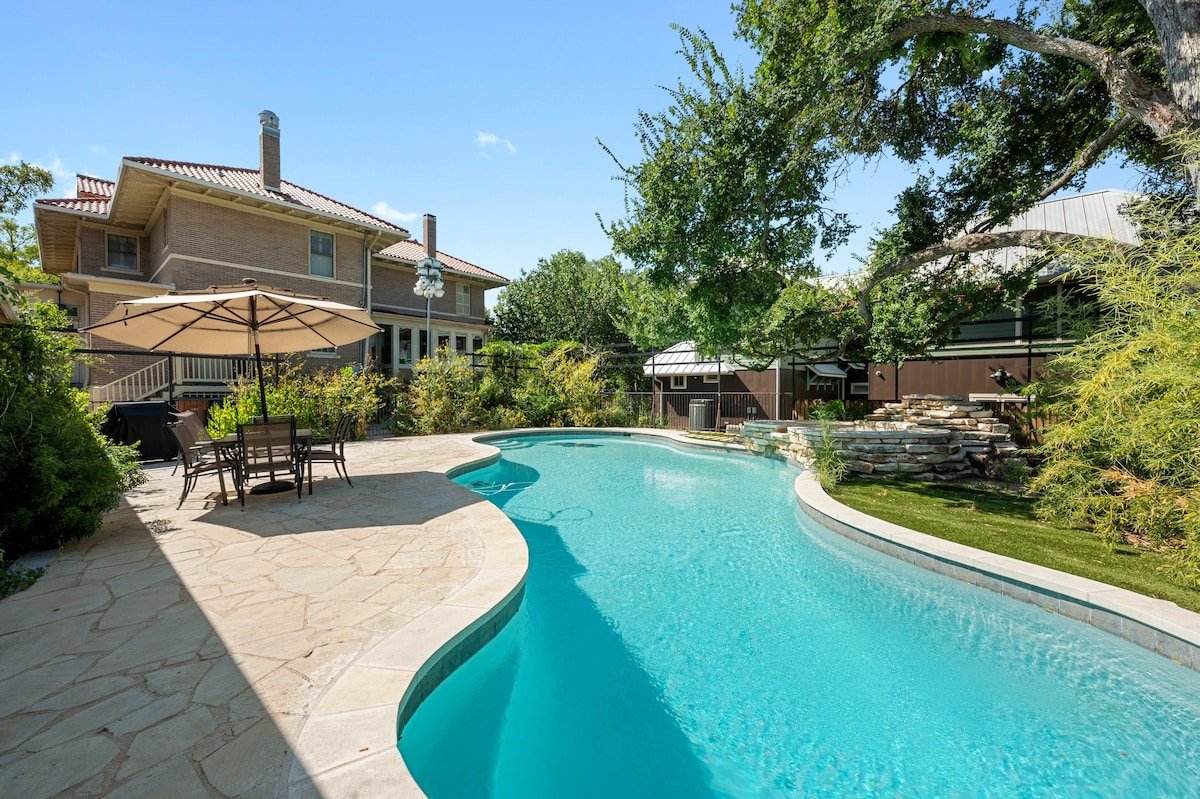 Majestic Hyde Park Historic Home gallery image 2