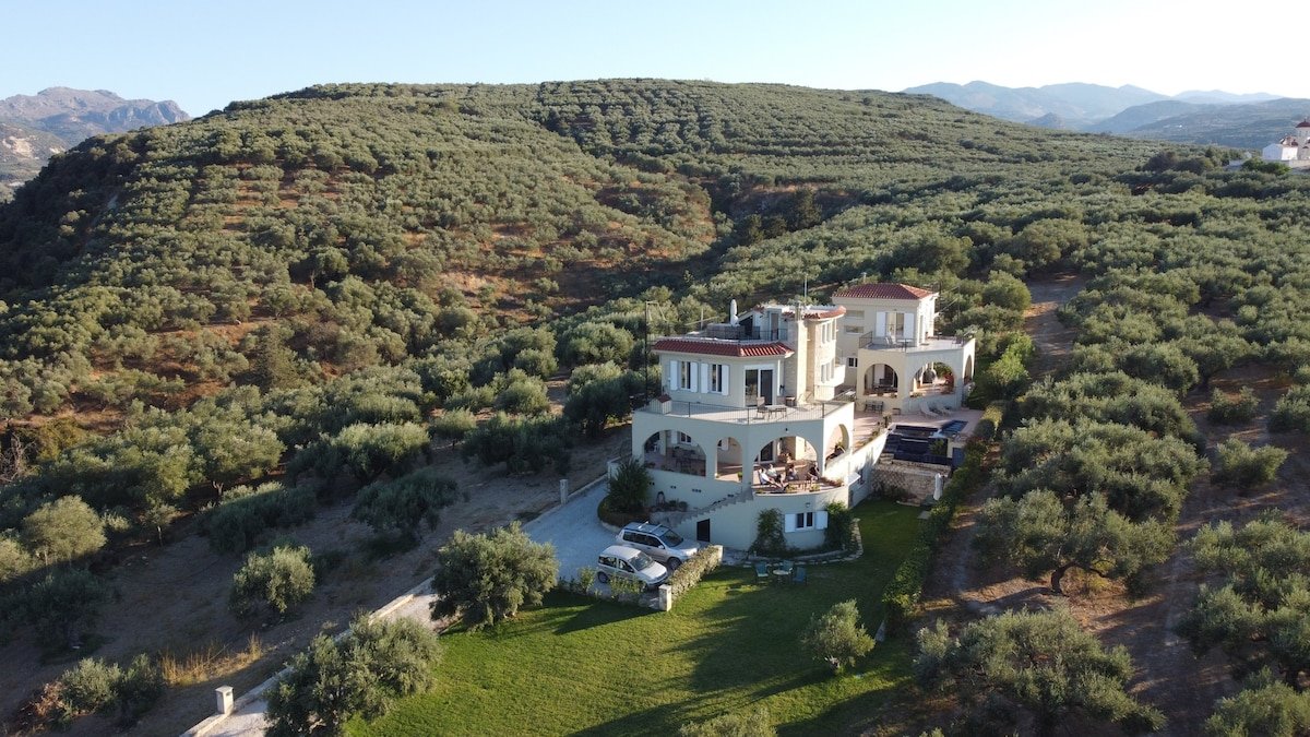 9-Bedroom Coastal Estate above Crete’s Western Sea gallery image 2