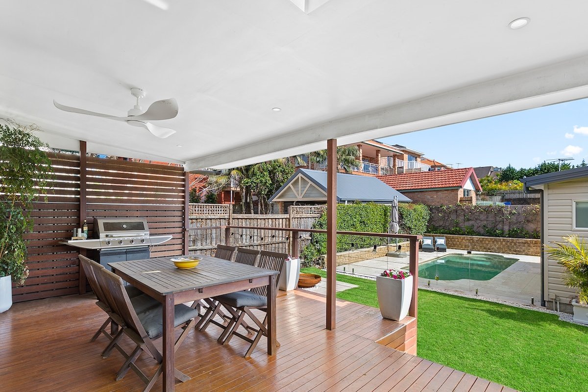 Huge House with Heated Pool – Walk to Beach gallery image 5