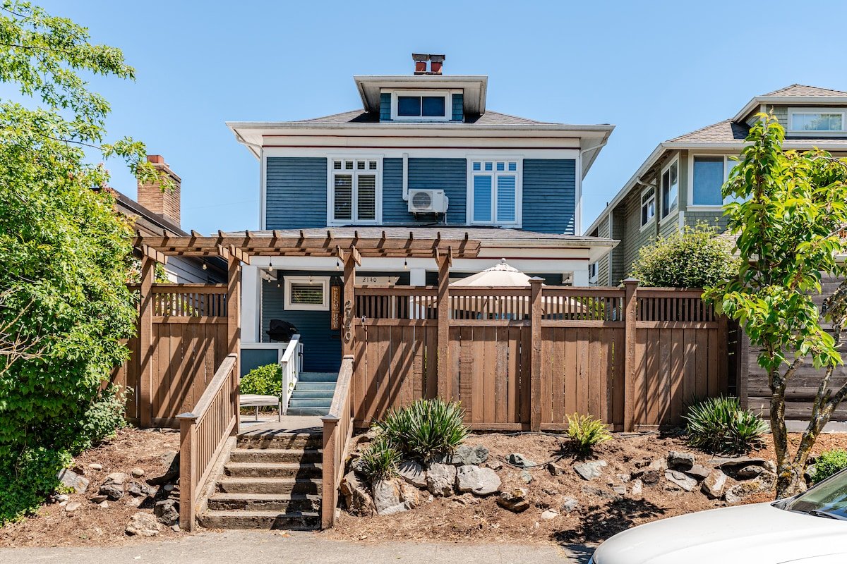 Classic Queen Anne home gallery image 2