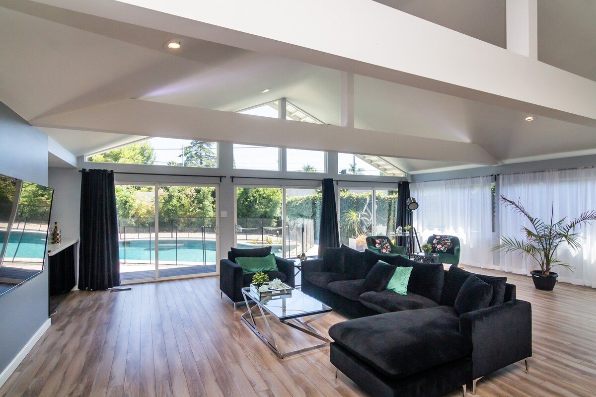 Luxury beautiful modern house in prime location gallery image 3