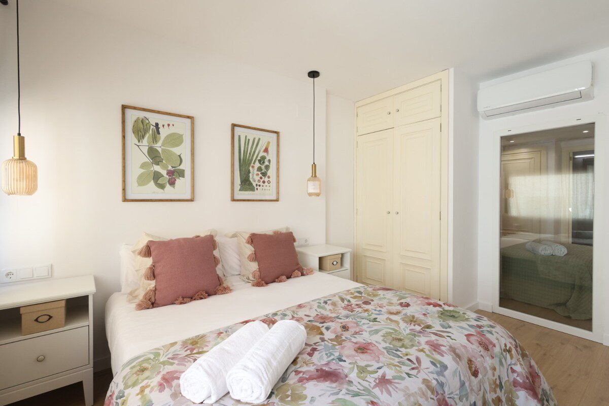 The Apolo Apartment in Downtown by Florit Flats gallery image 4