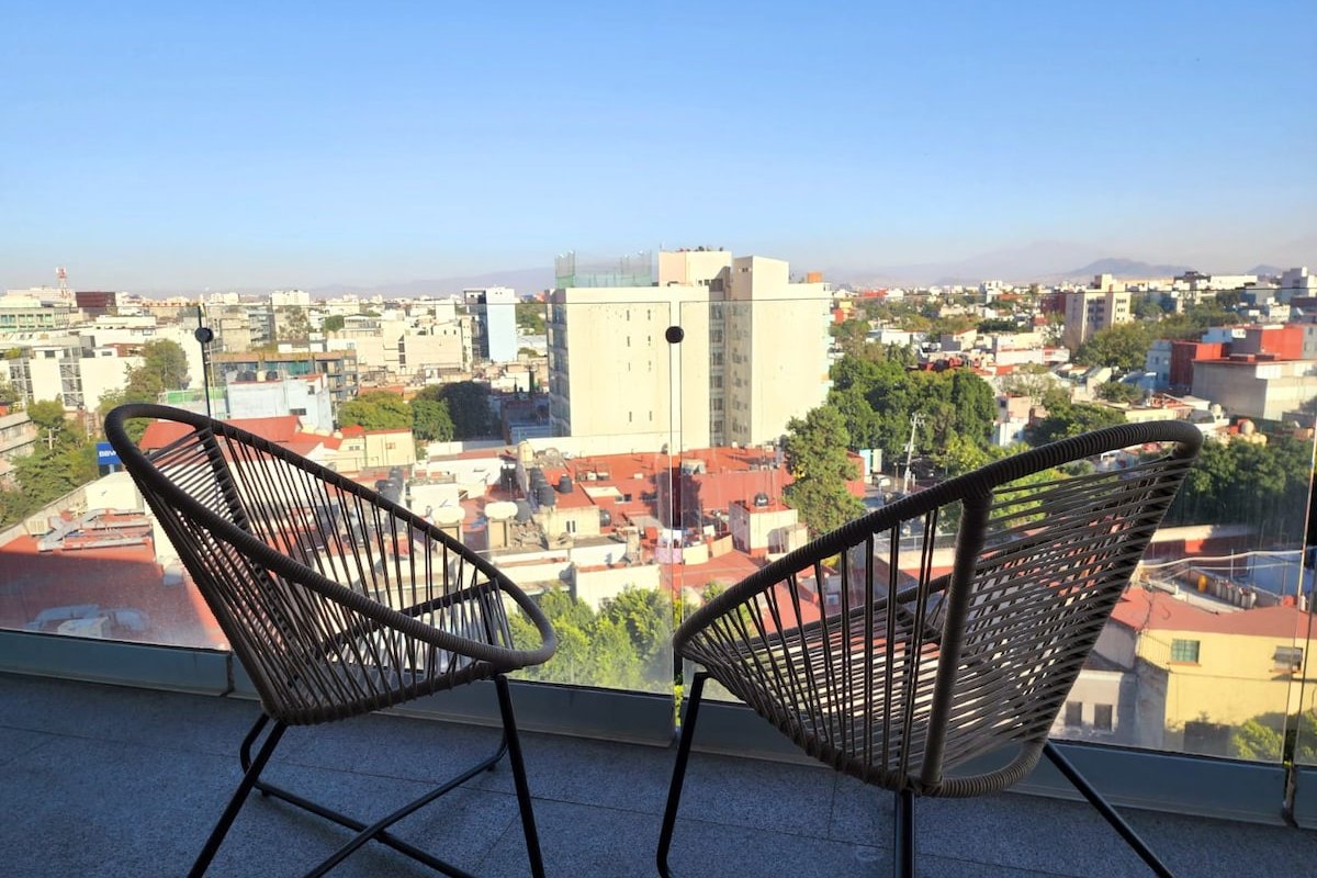 2BR king-size bed: Gem in the Heart of Condesa gallery image 4
